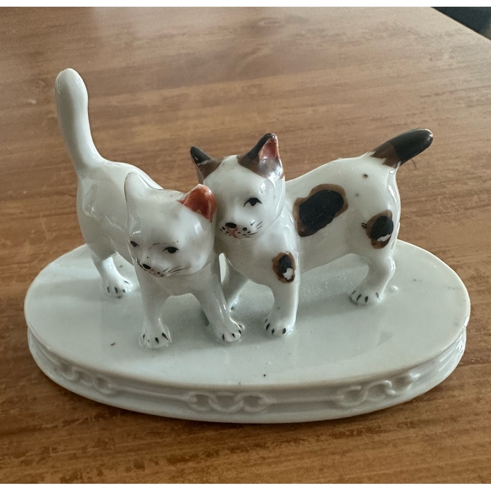 Gold Castle Chikusa Vintage Cat Figurine Made in Japan